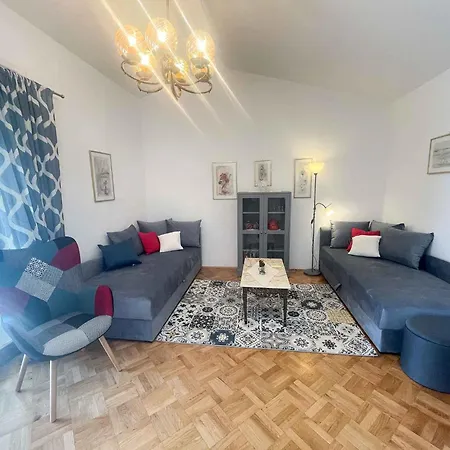 In 41875 Apartment *